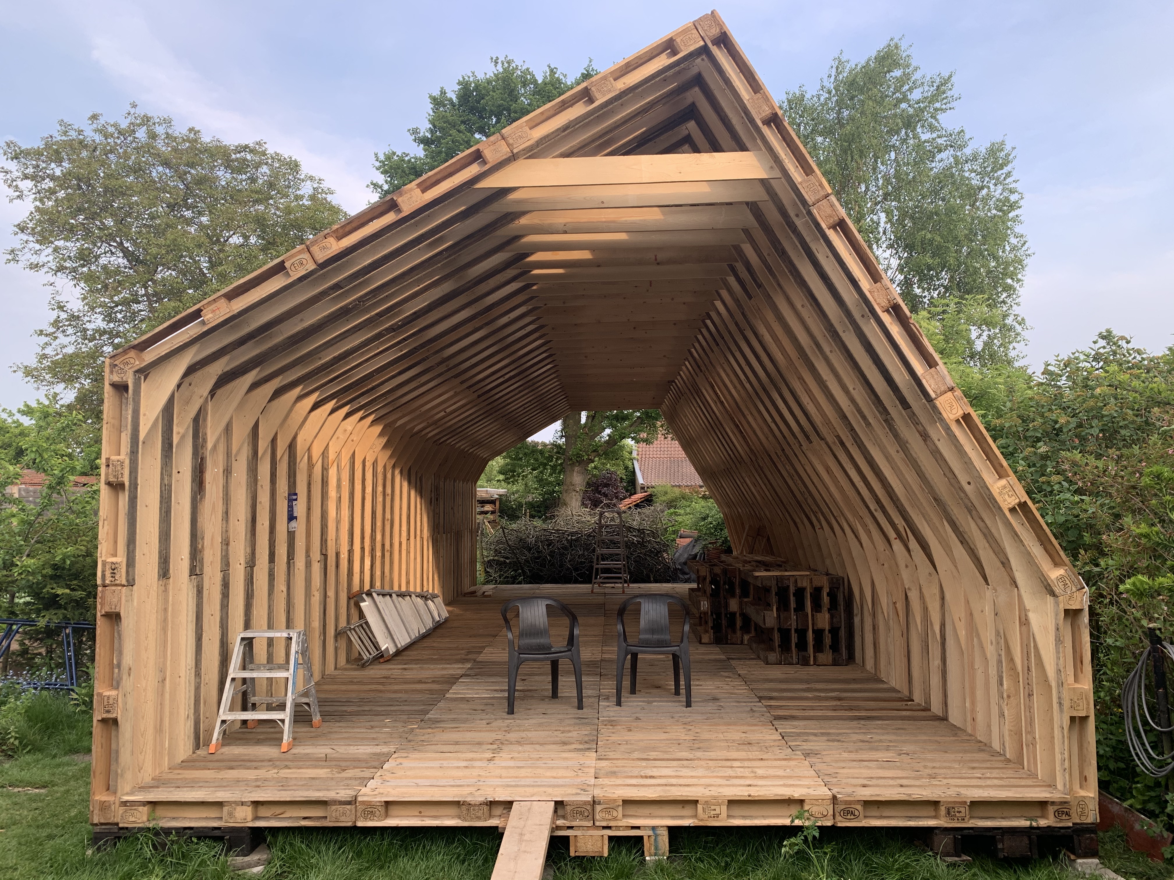 Palletschuur — open voorkant met zichtbare constructie